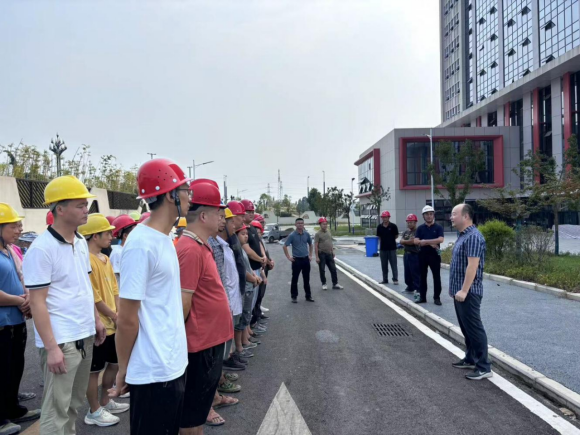 高溫送清涼  濃情在身邊——長(zhǎng)江源公司開(kāi)展送“清涼”慰問(wèn)活動(dòng)